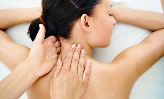Halsspaltenmassage für Osteochondrose