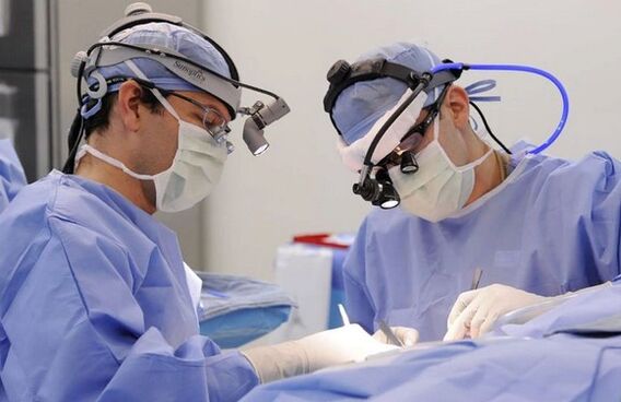 operative Behandlung von Rückenschmerzen unterhalb des linken Schulterblattes