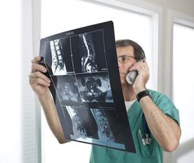 Myelographie zur Diagnose von Osteochondrose und Zwischenwirbelhernien.