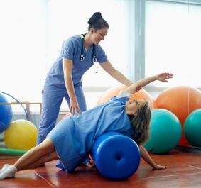 Therapeutische Übungen bei Osteochondrose.